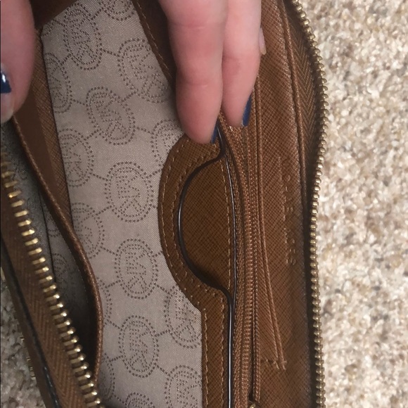 Michael kors wristlet - Picture 5 of 7